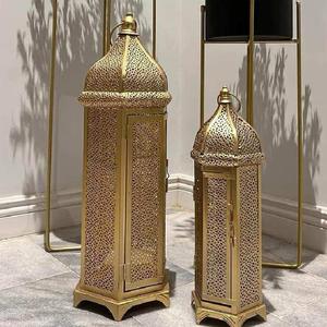 Lanterne à bougie en verre suspendue en cuivre de design luxueux, décoration d'intérieur, lanterne de table avec poignée à prix raisonnable - Product Image 1