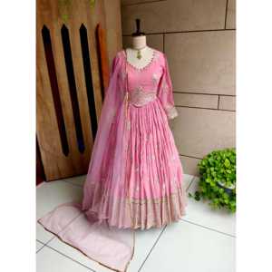 Belle robe pour femmes avec ceinture attachée Pent et Dupatta pour les fêtes - Product Image 3