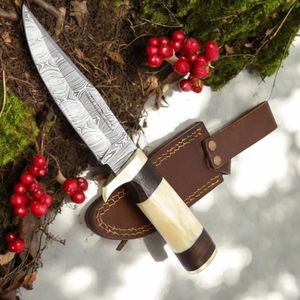 Cuchillos de Caza Damasco Personalizados con Hoja de Patrón Único, Mango Ergonómico de Madera Oscura y Funda de Cuero Marrón Hecha a Mano - Product Image 4