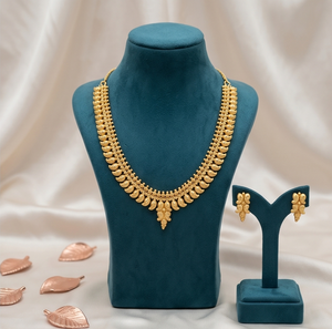 Divyoro - Juego de Collar y Pendientes Cortos de Aleación de Cobre Chapado en Oro para Mujer, Diseño Clásico de Flor, Longitud Ajustable, para Boda - Product Image 2