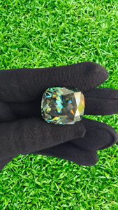 มอสซาไนต์ทรงสี่เหลี่ยมสีน้ำเงินขนาด 36.80 กะรัต แบบคุชชั่นคัท ทำด้วยมือ ความใสระดับ VVS ของขวัญสำหรับเธอ - Product Image 4