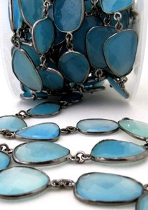 Chaîne connectrice à facettes en calcédoine bleue naturelle, forme libre, 15 à 20 mm, plaqué laiton, vendue au mètre - Product Image 2