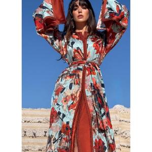 Kaftan confectionné en soie brocart italienne de la plus haute qualité, tons doux ivoire, blush et caramel, entièrement doublé, avec sous-robe en soie blush. - Product Image 6