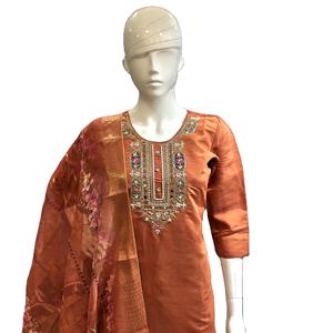 Dhwaja Export – Ensemble Salwar Kameez 3 pièces en soie douce brodée avec doublure en coton à séchage rapide pour fêtes et mariages - Product Image 1