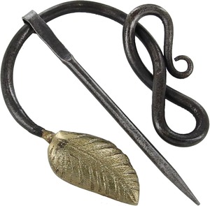 Broche Fibule Médiévale Viking et Celtique Forgée à la Main pour Costumes, Reconstitutions Historiques, Cosplay et OEM Personnalisable - Product Image 1