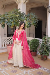 Vestido de diseñador para mujer de primera calidad con bordado de lentejuelas, dupatta de seda Kali Tabby con vuelo, ideal para ocasiones festivas, disponible para la venta. - Product Image 2