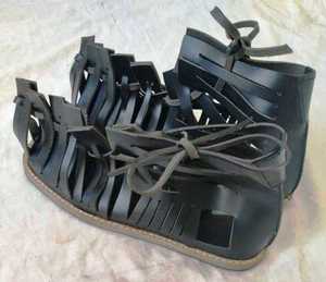 Sandalias Gladiador Romanas de Cuero Genuino Hechas a Mano con Suela de Encaje Griego Artesanal, Cómodas, Duraderas, Ligeras y Resistentes al Aire Libre - Product Image 5