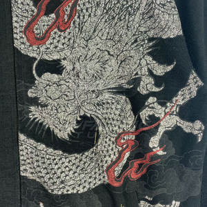 Chaqueta Sukajan de moda moderna para hombre, cómoda, ligera, de tela satinada con un elegante diseño bordado. - Product Image 6