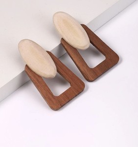 Pendientes colgantes geométricos de madera, artísticos y ligeros, para uso diario y casual, joyería festiva hecha a mano para mujer - Product Image 4