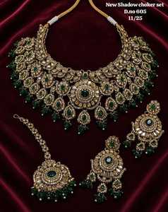 Parure de mariée indienne traditionnelle de haute qualité, dernière conception, collier ras-du-cou et boucles d'oreilles Kundan bleu roi, plaqué or, lourd - Product Image 3