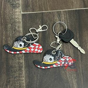 Porte-clés en cuir de vache véritable, artisanal, durable, de qualité supérieure, motif à carreaux, embossé, accessoire rustique de style western pour hommes et femmes - Product Image 1