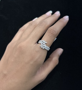 Bague de fiançailles vintage pour femme Tishya Diamond, plaquée argent, avec diamant synthétique de laboratoire taille brillant, couleur D, blanc - Product Image 4