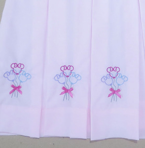 Conjunto para niño. Camiseta blanca de manga corta combinada con pantalones cortos azul cielo. Ropa de verano para niños - Product Image 3