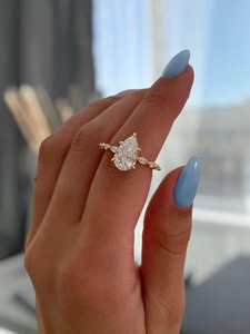 Bague en diamant de laboratoire au design unique, personnalisable, style Iced Out Bling, pour hommes et femmes, idéale pour mariage, anniversaire et cadeaux, en vente. - Product Image 3