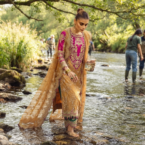 Robe de mariée traditionnelle indienne et pakistanaise en soie Salwar Kameez pour femmes, longueur cheville, brodée, coupe classique - Product Image 1