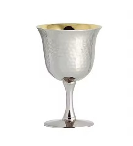 Gobelet à vin vintage en métal, calice gravé artistiquement, finition antique, vaisselle de bar, décoration de table - Product Image 3