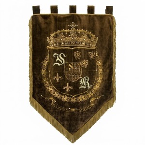 Estandarte de Iglesia Bordado en 3D de Alta Calidad, Ecológico y Personalizado, Estandarte Católico Procesional de Terciopelo Marrón con Hilo Dorado - Product Image 1