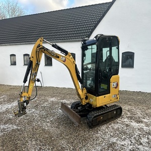 Achetez une mini-excavatrice sur chenilles d'occasion MINI CAT 301.8, moteur puissant, système hydraulique fiable pour les projets de construction - Product Image 1