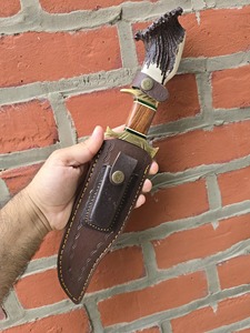 Couteau Bowie artisanal de qualité industrielle pour le camping et la chasse, lame en acier Damas à pointe clip, manche en corne et bois, étui en cuir OBM - Product Image 6