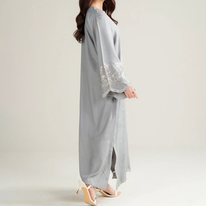 Elegante Vestido Maxi de Gasa Gris Bordado con Patrón Sólido, Manga Mariposa, Corte A, Hecho a Mano, Ecológico y Natural para Todos - Product Image 3