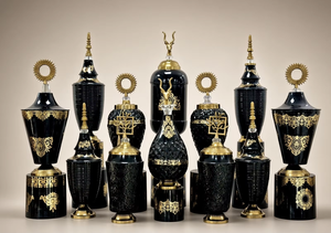Ensemble de pots décoratifs en métal de luxe avec détails dorés, design Art Déco pour hôtels cinq étoiles, restaurants haut de gamme, hôtellerie haut de gamme - Product Image 4