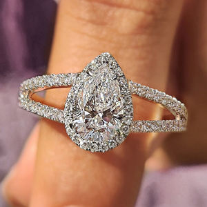 Anillo de Lujo para Mujer con Diamante Cultivado en Laboratorio Certificado por IGI, Forma de Pera, 2.00-5.00 Quilates, Engaste Catedral, Oro de 10K/14K/18K - Product Image 1