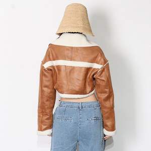 Chaqueta vaquera transpirable de piel sintética para mujer, de manga larga, con patchwork y forro de borrego. - Product Image 3