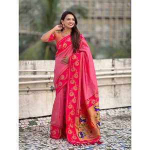Sari en soie douce rose pâle Lotus Paithani par Elite Weaves 650g Vêtements indiens et pakistanais - Product Image 1
