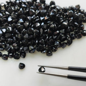 Espinela Negra Natural de 4.5MM, Corte Corazón, Gema Suelta de la Mejor Calidad para Joyería, Gemas de Montaña Roja - Product Image 4