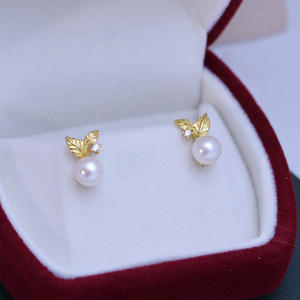 ต่างหูเงินแท้ S925 ดีไซน์กลีบดอกไม้ ประดับมุกน้ำจืด 9-10 มม. สีม่วง แสงเงางาม  สำหรับผู้หญิง  ทันสมัย เรียบง่าย  มีตำหนิเล็กน้อย - Product Image 1