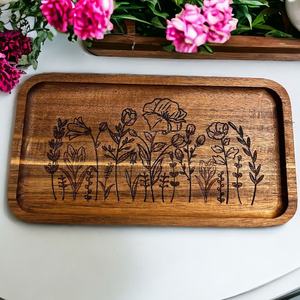 Plateau de rangement en bois rectangulaire gravé avec un nom personnalisé, organiseur de bureau, finition vernie, design minimaliste, un seul niveau - Product Image 2