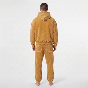 Ensemble de survêtement décontracté pour homme, couleur moutarde, avec sweat à capuche à manches longues et pantalon de jogging à jambe large, logo personnalisé sur le devant, idéal pour l'hiver - Product Image 3