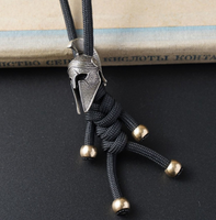 Perle de couteau en laiton sculptée en forme de casque, accessoire de pendentif pour lanière tressée à la main en paracorde, outil EDC pour activités de plein air et DIY