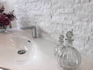 Revêtement mural moderne en marbre blanc, carreaux ignifuges pour la décoration intérieure, pierre de parement à surface rugueuse, pierre murale empilée, accents muraux en pierre - Product Image 2