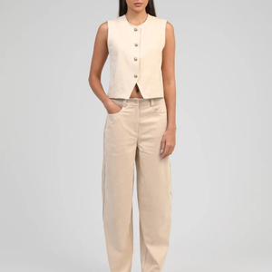 Chaleco sin mangas beige para mujer con botones dorados, sin cuello, de piel sintética, largo regular, color sólido - Product Image 5