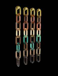 Sculpture murale en résine marron en gros, motif chaîne, maillons ambre et turquoise, pour décoration de hall d'hôtel, maillons entrelacés personnalisés en polyrésine - Product Image 1