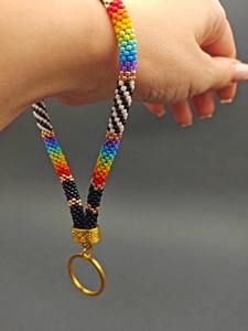 สร้อยข้อมือลูกปัดทำมือลายสายรุ้งและลายทางพร้อมตัวล็อคสีทอง – เครื่องประดับหลากสีสันสำหรับกุญแจและบัตรประจำตัว - Product Image 6