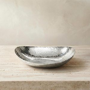 Jarrón de Cobre Hecho a Mano, Diseño Rústico, Tazón Decorativo de 25 Pulgadas - Product Image 1