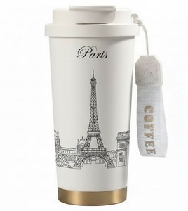 Taza de café/té de cerámica de 11 oz con el horizonte de la ciudad de París, Francia, y un diseño de balón de fútbol en colores azul, blanco y rojo. - Product Image 6