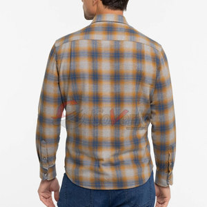 Camisa de franela duradera diseñada con material transpirable y estilo clásico a cuadros. - Product Image 2