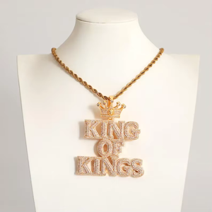 Colgante de corona King Of Kings, chapado en oro, aleación de zinc, microincrustaciones de cristal y diamantes de imitación, joyería de moda hiphop para hombre - Product Image 1