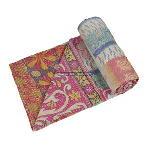 Colcha de Algodón Estampada Kantha Hecha a Mano, Colcha Vintage India Reversible, Manta Pesada Cosida a Mano, Manta de Sari Antigua Lavable - Product Image 1