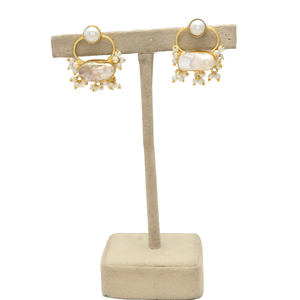 Boucles d'oreilles clous en fil de perles d'eau douce naturelles blanches nacrées, laiton plaqué or 24 carats, faites à la main, vintage, asymétriques, pour femmes chrétiennes - Product Image 3