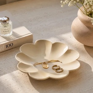 Plateau décoratif en forme de fleur, design minimaliste, emballage individuel - Product Image 2