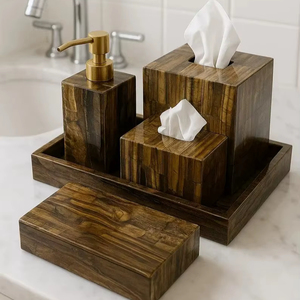 Ensemble d'accessoires de salle de bain en résine personnalisés de style luxueux, quatre pièces, respectueux de l'environnement, porte-savon, plateau, flacon de shampoing - Product Image 1
