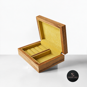 Caja de Anillos de Madera Paradise Craft, Organizador de Joyas con Forro de Terciopelo Amarillo y Ranuras para Anillos - Product Image 1