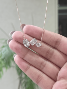 Collar con Colgante de Lujo con Tres Piedras de Diamante Cultivado en Laboratorio, Certificado IGI, Corte Ovalado, Oro de 14K, 3.295g, Joyería Fina, Regalo para Mujer - Product Image 2