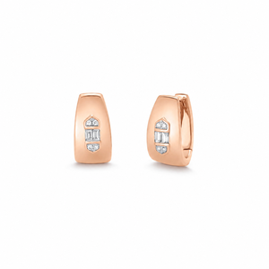 Boucles d'oreilles créoles géométriques en or jaune avec diamants de laboratoire - Product Image 3
