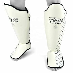 Nuevo Protector de Espinillas Fairtex Blanco de Cuero Genuino para MMA, Equipo de Entrenamiento de Kickboxing, Muay Thai, Taekwondo - Product Image 1
