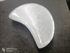 Bol en Sélénite Sculpté à la Main en Forme de Lune, Pierre Naturelle de Qualité Supérieure, Idéal pour la Décoration Intérieure et les Cadeaux, Vente en Gros - Product Image 4